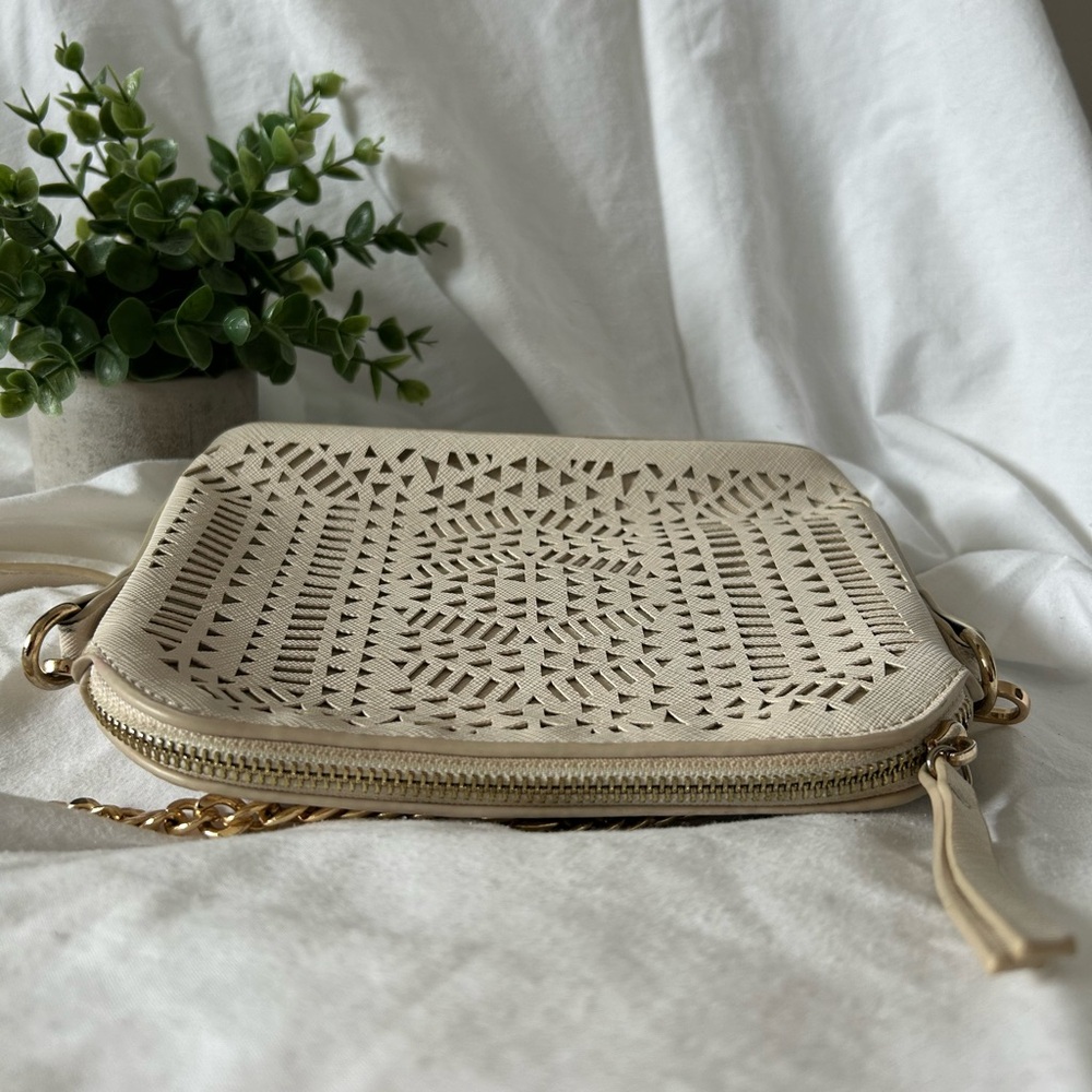 MADISON WEST | Elegant Cream Crossbody Bag - Picture 4 of 10
